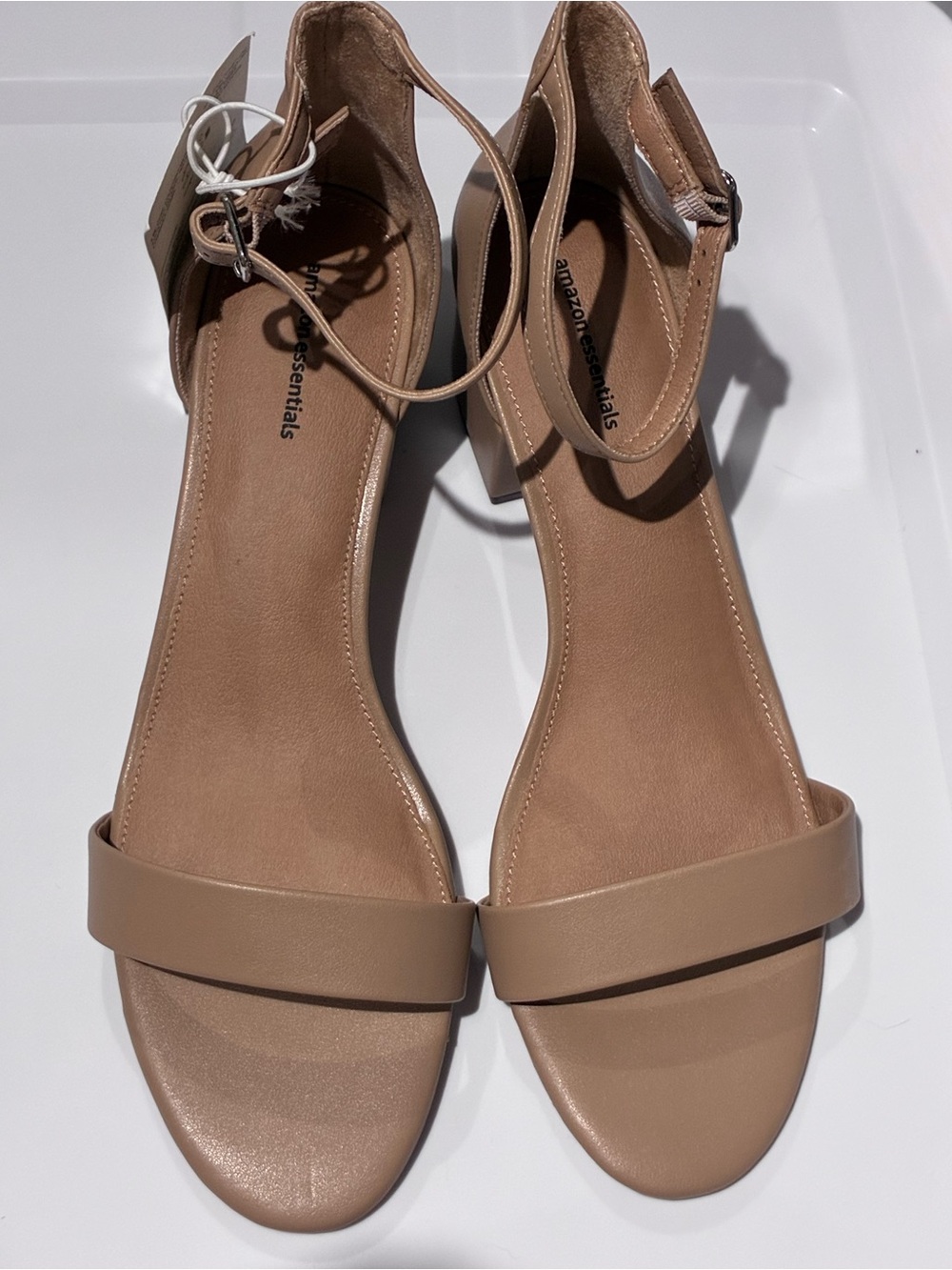 NWT Amazon Essentials Nude Block Heel Ankle Strap Sandals Size 13